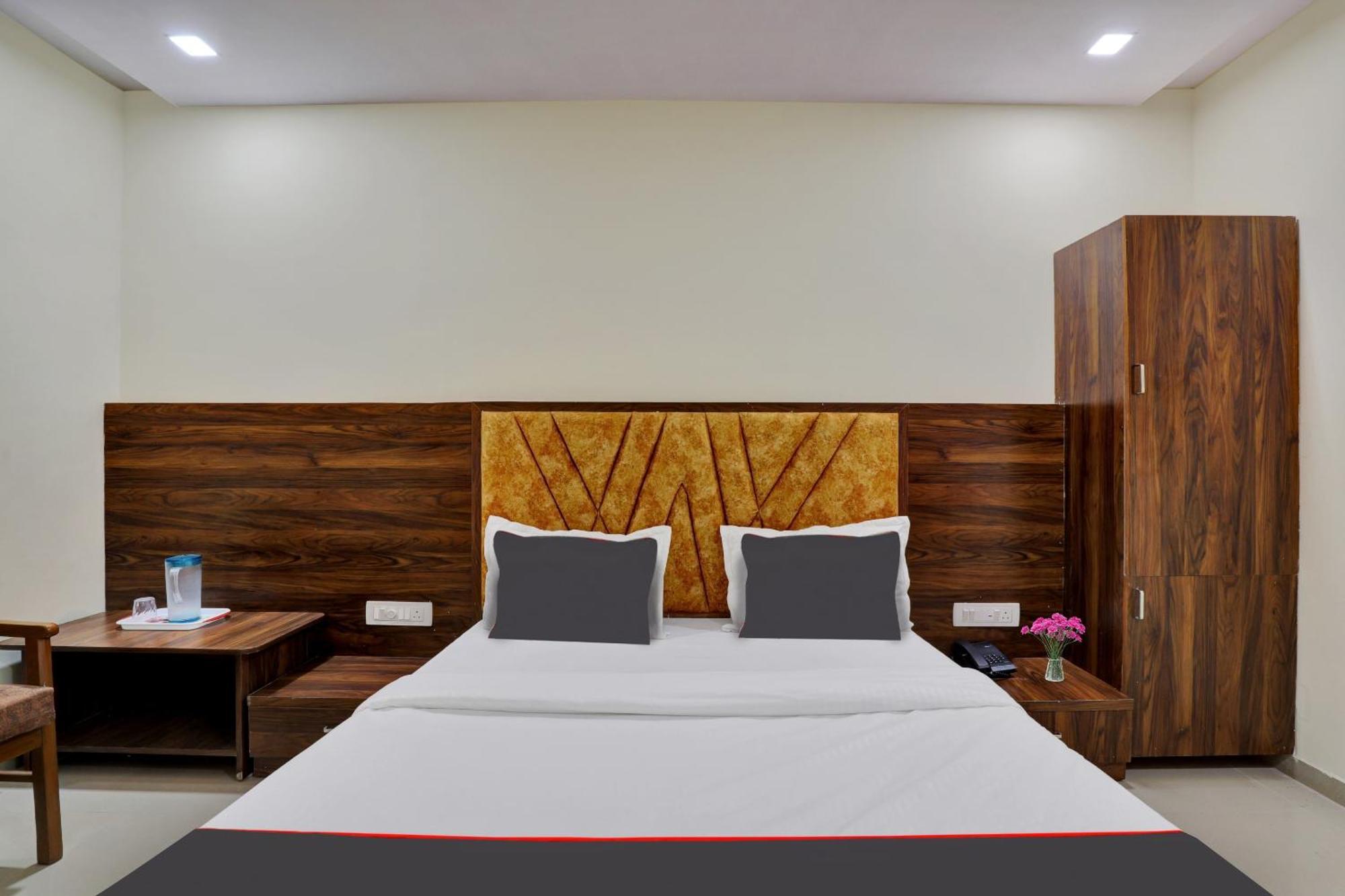 Hotel O Neelkamal Amhedabad Dış mekan fotoğraf